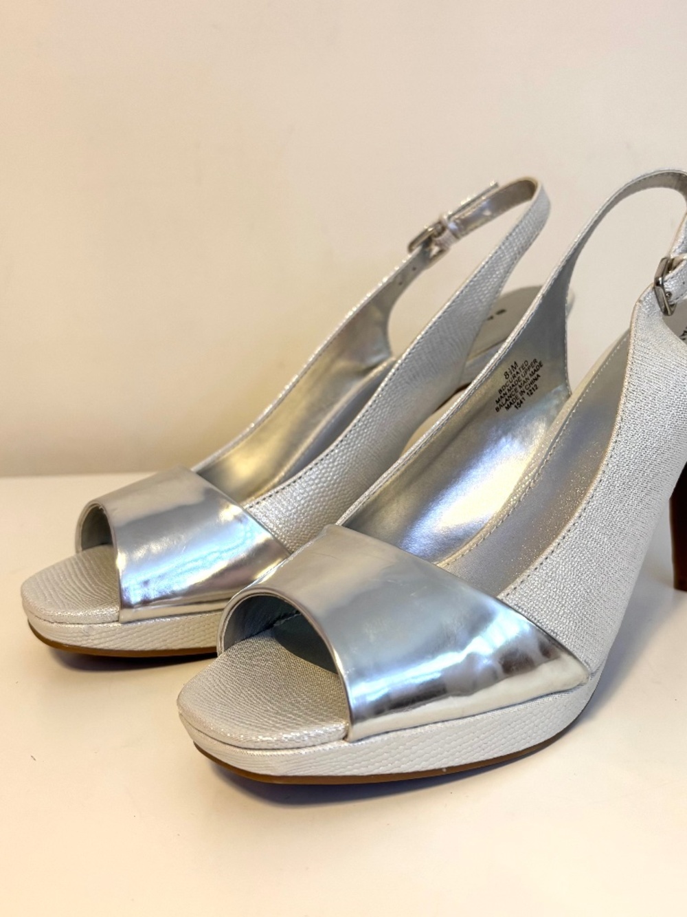 Bandolino Silver Metallic Peep Toe Sling Back Platform Pump Heels Womens 8.5